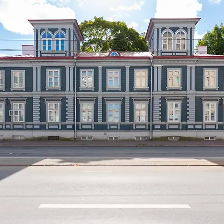 Hilltop - Centre Apartment