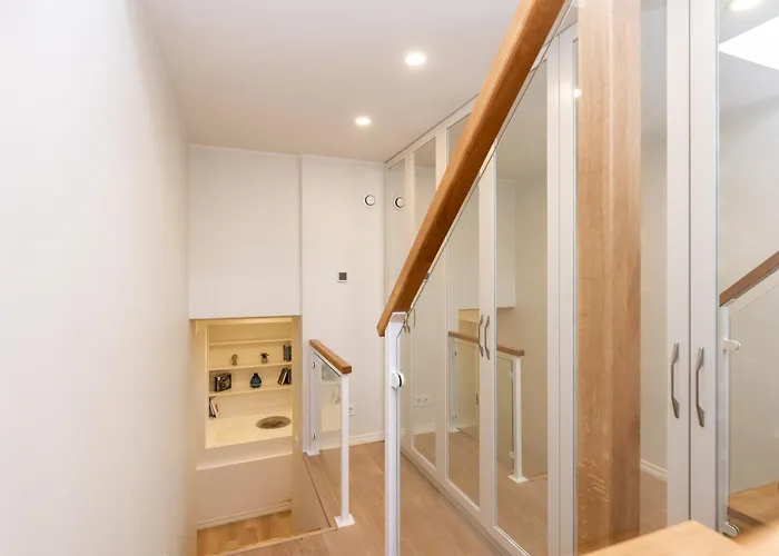 Hilltop - Centre Apartment